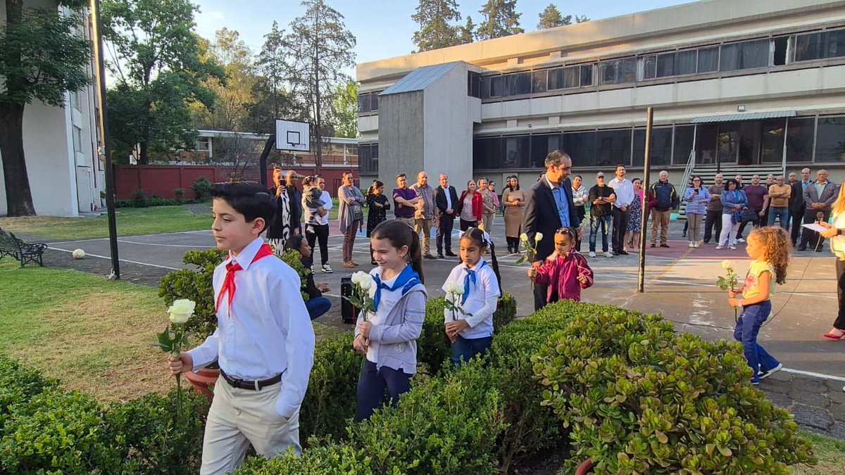 🇨🇺A 173 años del natalicio de José Martí, reafirmamos vigencia de su pensamiento frente a amenazas y presiones contra nuestro país.

Su legado continúa guiando la defensa de la soberanía, la dignidad y el proyecto social cubano.

✊ Honrar a Martí es defender a Cuba

#MartíVive