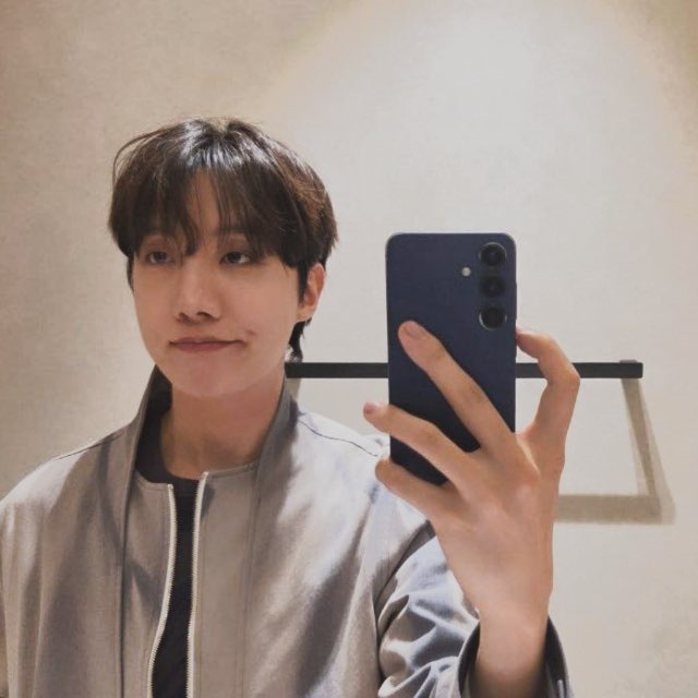 LuaNastya's tweet image. *Я ліпше промовчу &amp;amp;
З яким лицем я мовчу :