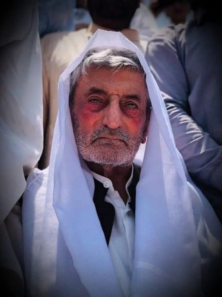 ایک بار بلور صاحب کا انٹرویو لیتے ہوئے میرے سوال پر جواب دیا کہ 
70 کے عشرے میں بھٹو کی مقبولیت اور اقتدار سامنے تھے اور میرے سامنے سینیٹ ٹکٹ وفاقی وزارت یا گورنر شپ رکھ دیئے گئے لیکن بیچ میں ولی خان کی محبت اور میری غیرت حائل ہو گئی!
پشاور کو الوداع کہتے نصف صدی کی وفادار اور