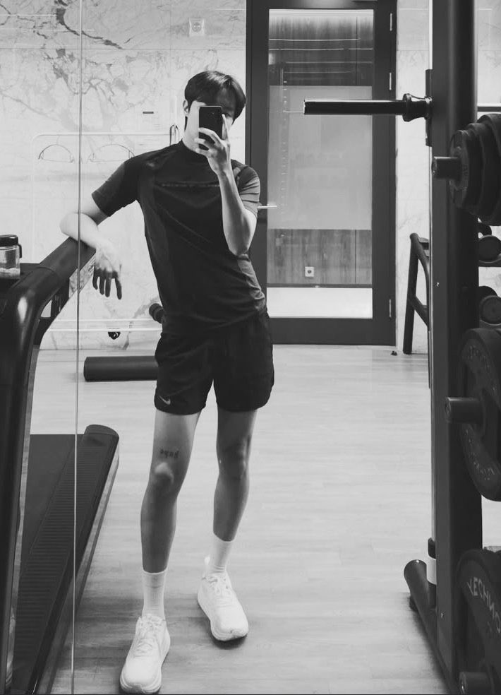 아니 근데 이 오빠(아님) 보면 자꾸 내 배를 바라보게 돼..