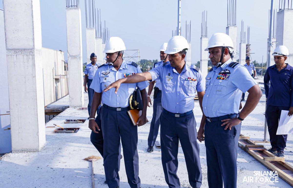 airforcelk's tweet image. Progress in action.
Air Force Commander reviews the ongoing construction of the Children’s Ward Complex at Apeksha Hospital, dedicated to improving paediatric cancer care.
More deatils: shorturl.at/kD2k4
#ProgressInAction #srilankaairforce #AirForceCommander
