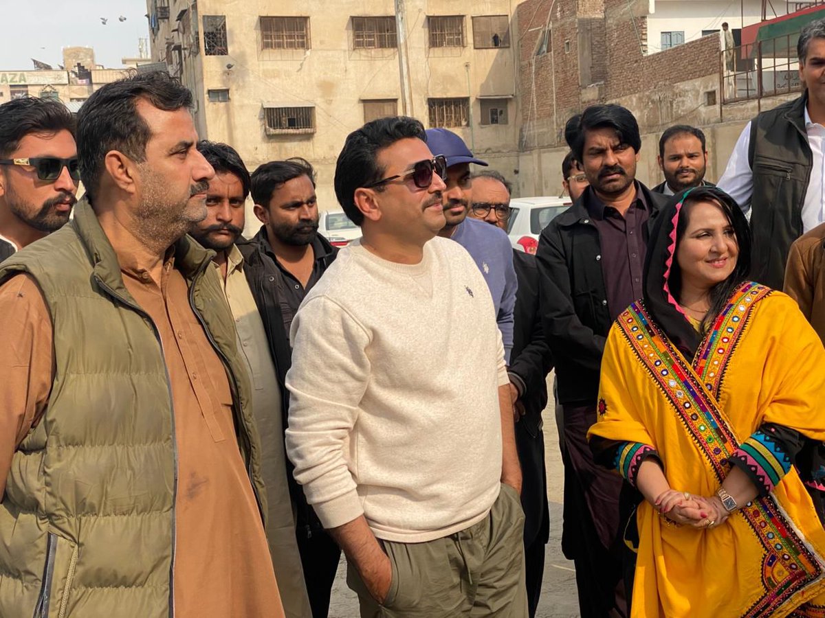 imran_phot92014's tweet photo. Mayor of Hyderabad @KashifShoroPPP visited Liaquat Colony Ground to inspect ongoing development work
Quality sports facilities for youth—a strong step towards a healthier community
@BBhuttoZardari
@AseefaBZ
 @jamkhanshoro https://t.co/Gv6A46qT6y