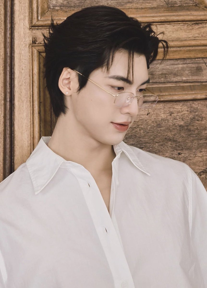 littlerrice's tweet image. (ดึกแล้วขอแอบวางรูปอะไรหน่อยนะคะ 🫠 ใส่แว่นก็ได้เหมือนกันนะคะเนี่ยยยย)