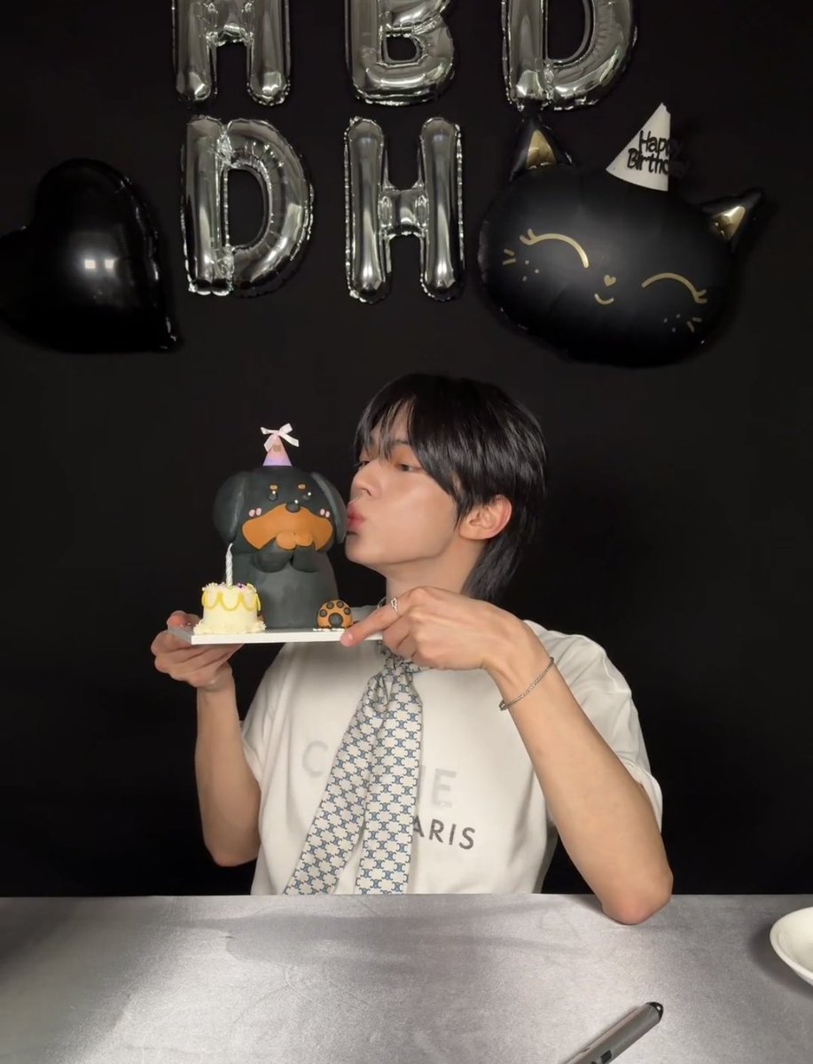 예뽀라 오늘 생일 너무너무 축하합니다아ㅏ아😻😻