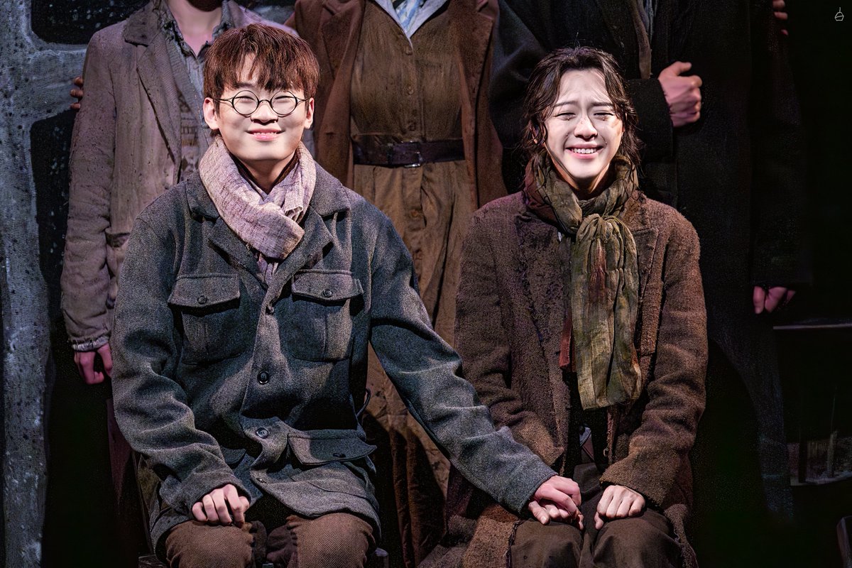 정의의 사람들
260129 20시 커튼콜

야네크 #정지우 배우님
도라 #최하윤 배우님

맞아, 야네크. 꿈같은 사랑.