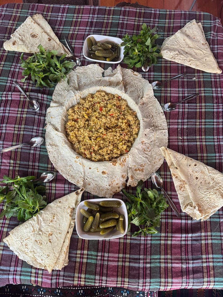 İmece Usulü Kadın Kültür Evimizde pişirilen Kızılören İlçesi’nin meşhur yemeği şipit eşliğinde Sebzeli Bulgur Aşı yiyenlere afiyet olsun.