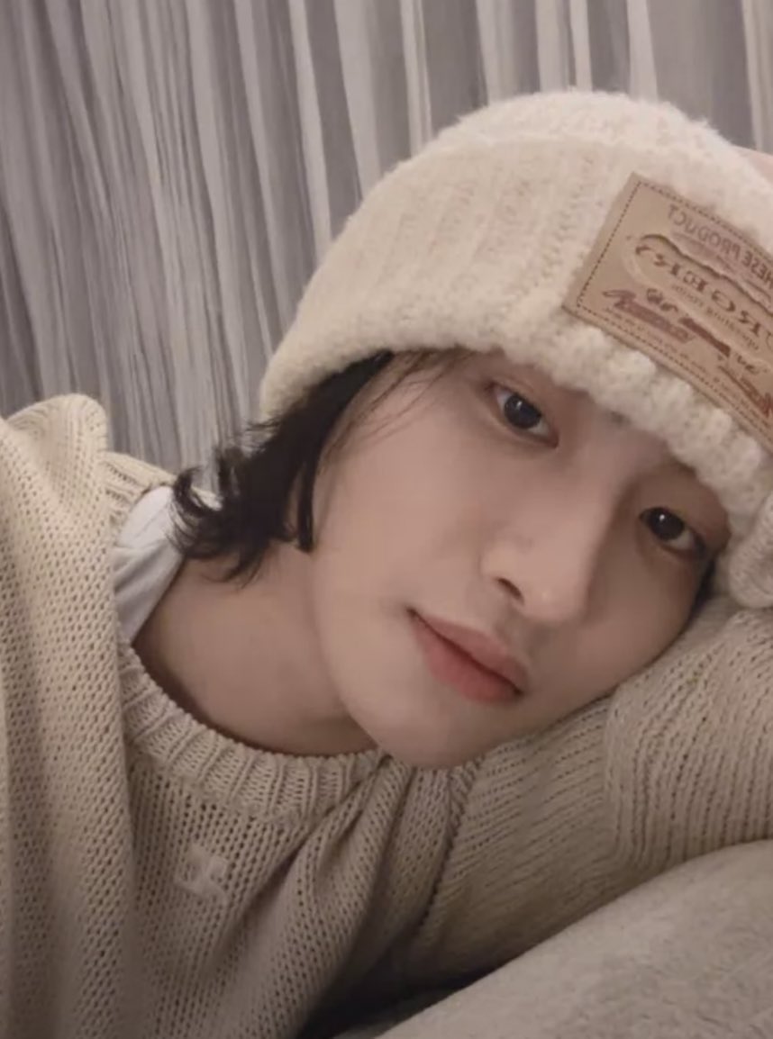seaforests's tweet image. this is the most pretty little girlfriend seonghwa of all time