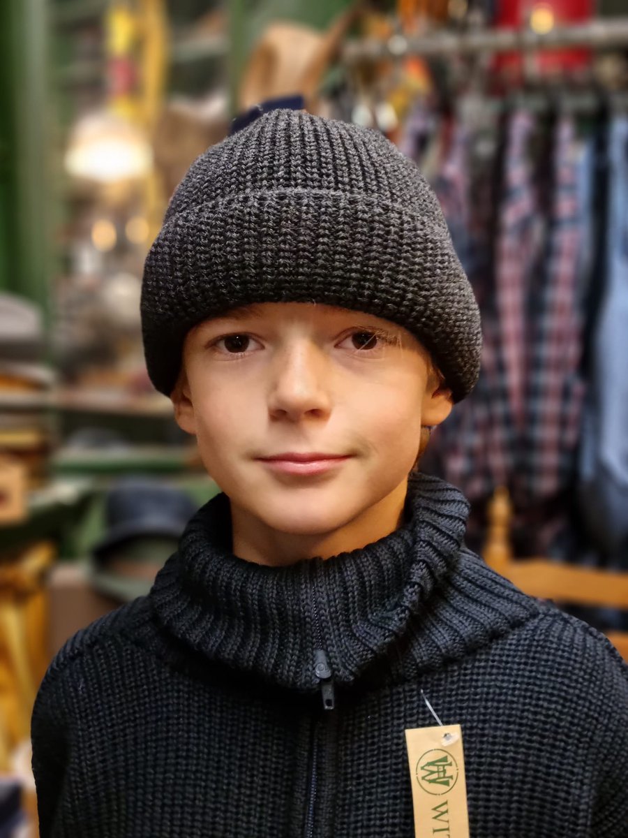 schipperstrui's tweet photo. #SCHIPPERSTRUI Originele "GRONINGER" #Schipperstruien 100% zuiver scheerwollen trui, mooi gebreid,  een klassieker die heel lang mee gaat. #Groningen #handmade #troyer #wol #knitting #sweater #half_zip_sweater #groninger https://t.co/8lQTPUM2ou https://t.co/qGYZVqbeoz https://t.co/xJyJnccBzC