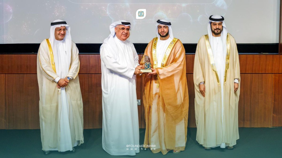 FoundationHBR's tweet image. كرّم الشيخ راشد بن حمدان آل مكتوم، الرئيس الأعلى للمؤسسة، اليوم الخميس، الفائزين بالجوائز الطبية في دورتها لعام 2025، وذلك خلال حفل نظمته المؤسسة في متحف الاتحاد بدبي، بحضور نخبة من القيادات الصحية وصنّاع القرار والأكاديميين والباحثين من داخل دولة الإمارات وخارجها، تقديرًا…