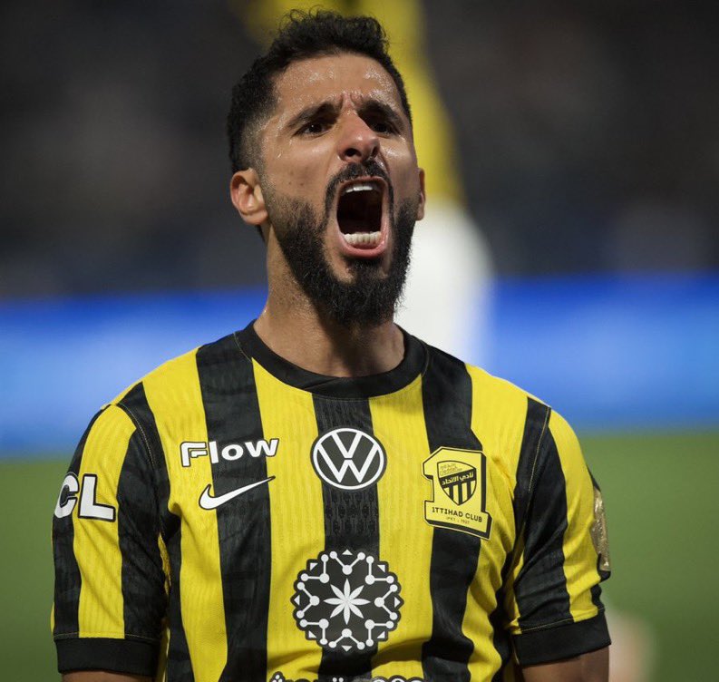 مهاجم بإمكانيات عادية لكنه غير شكل الفريق كثيييير 

السبب ؟ لانه مهاجم حقيقي ببساطه ويقدر يرتكز عليه الفريق ف كثير من الامور عكس السرطان اللي طول وقته برا المنطقة 

والله راضي نعتمد عليه طول الموسم اساسي ولا اشوف الهارب المتمرد مره ثانيه