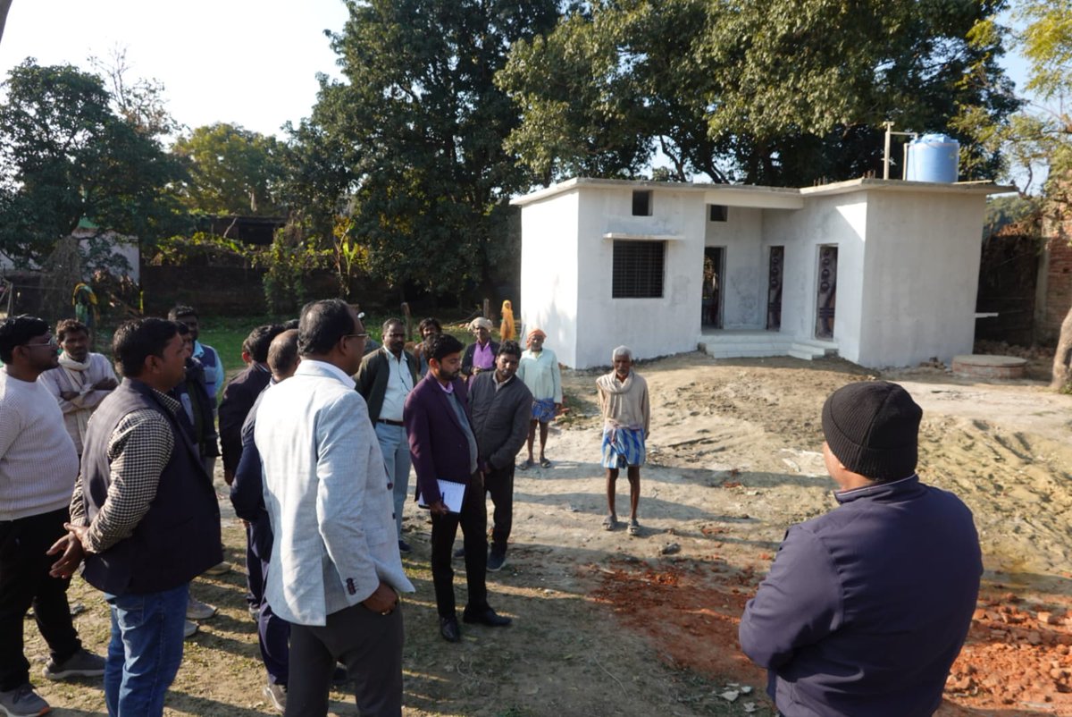 DmMaharajganj's tweet photo. आज ग्राम पंचायत धरमौली, ब्लॉक मिठौरा में मनरेगा योजनांतर्गत निर्माणाधीन आंगनबाड़ी केंद्र का स्थलीय निरीक्षण किया गया।
लागत, सृजित मानव दिवस सहित विभिन्न बिंदुओं पर जानकारी लेते हुए संबंधित को निर्माण कार्य को गुणवत्तापूर्ण तरीके से पूर्ण कराने का निर्देश दिया गया।
मनरेगा कार्य स्थलों पर सीआईबी को अनिवार्य रूप से स्थापित करने हेतु कड़ा निर्देश दिया गया।
@CMOfficeUP @InfoDeptUP @myogioffice @UPGovt @UpRuralDev @dayalugurubjp