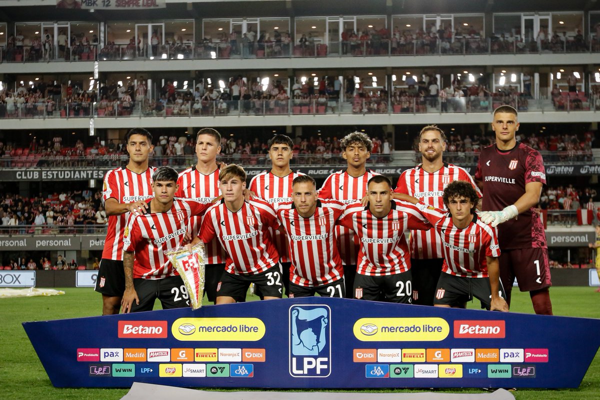 Los pibes de la casa 🏠

Siete de los once jugadores de la formación inicial en el triunfo frente a Boca hicieron su camino formativo en nuestras Divisiones Juveniles. ¡Orgullo Pincha! 💪🇦🇹