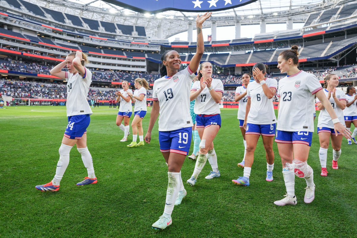 🇺🇸 160 Appearances 
⚽️ 25 Goals 
🏆 <a href="/FIFAWWC/">FIFA Women's World Cup</a> &amp; U-20 <a href="/FIFAWWC/">FIFA Women's World Cup</a> Champion
🥇 <a href="/Olympics/">The Olympic Games</a> Gold Medalist
☝️ 1 Legendary Career

Crystal Dunn has officially announced her retirement from professional soccer.