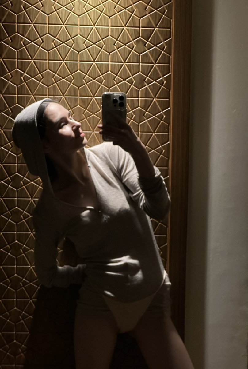 Leona Mia tweet media