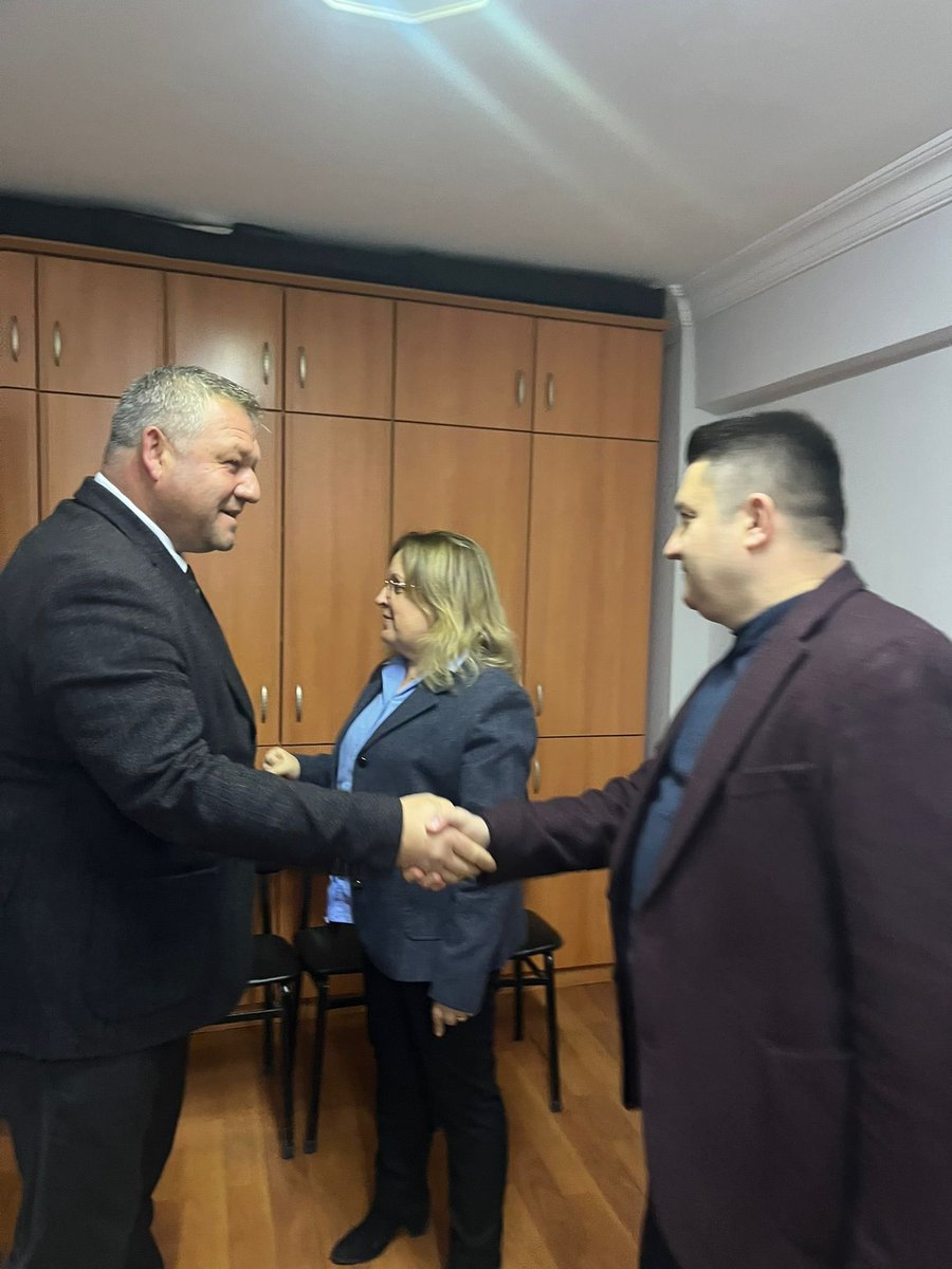 📍Berberler ve Kuaförler Odası

🔹Berber ve Kuaförler Odasını ziyaret ederek Oda Başkanı Türkan Kuluptakan’ı İlçe Başkanımız Ali İhsan Şahpaz ve Teşkilat mensuplarımız ile birlikte makamında ziyaret ettik.