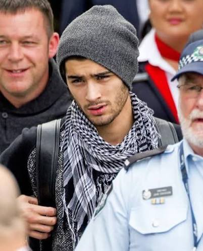 imaf0olforzayn's tweet image. ALL I’M SAYING is that SUCCESSFUL artists aren’t zionists and don’t scam their fans!