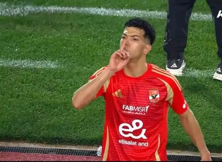 Desha_1911's tweet photo. قاعد فى الشغل عامل كده لمديري الاهلاوي https://t.co/TWhBISSKBn