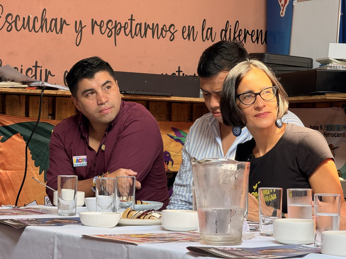 eduardsarmiento's tweet photo. 🚨 Hoy desde Ibagué, nuestro candidato @IvanCepedaCast anunciará su propuesta ambiental al país. 

La ex ministra de ambiente  @susanamuhamad, encargada de su agenda ambiental lo anunció hoy en rueda de prensa del @PactoCol en la que participé. https://t.co/DGv6JXKtwO
