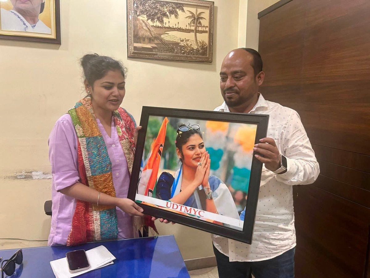 aitctuhin's tweet photo. আজ @AITCofficial এ #যাদবপুর @AITC_Parliament কেন্দ্রের প্রিয় #সাংসদ এবং #রাজ্য @TrinamoolYouth  সভানেত্রী আমার @sayani06  সাথে সৌজন্যে সাক্ষাৎ 

#SaayoniGhosh 
#KhelaHobe https://t.co/7TupziGOZq