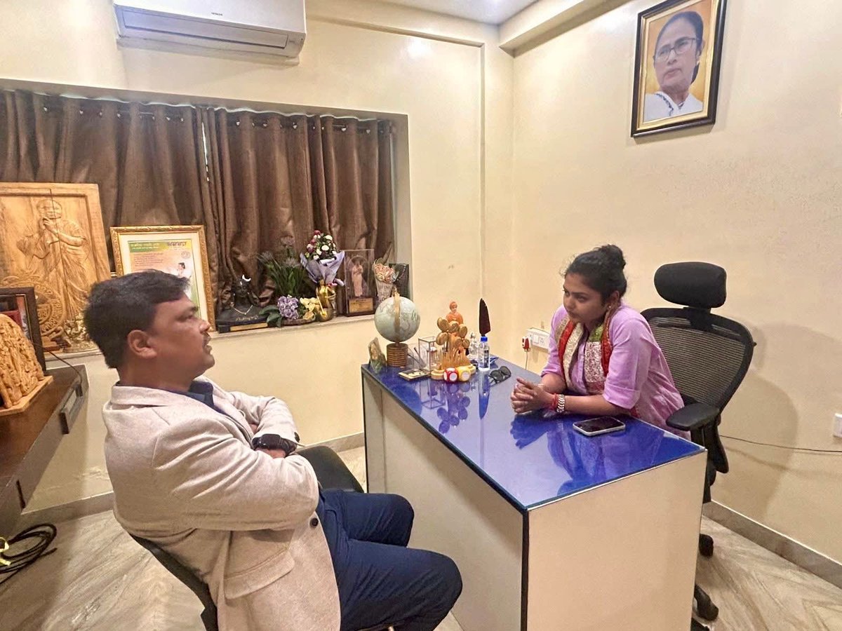 aitctuhin's tweet photo. আজ @AITCofficial এ #যাদবপুর @AITC_Parliament কেন্দ্রের প্রিয় #সাংসদ এবং #রাজ্য @TrinamoolYouth  সভানেত্রী আমার @sayani06  সাথে সৌজন্যে সাক্ষাৎ 

#SaayoniGhosh 
#KhelaHobe https://t.co/7TupziGOZq