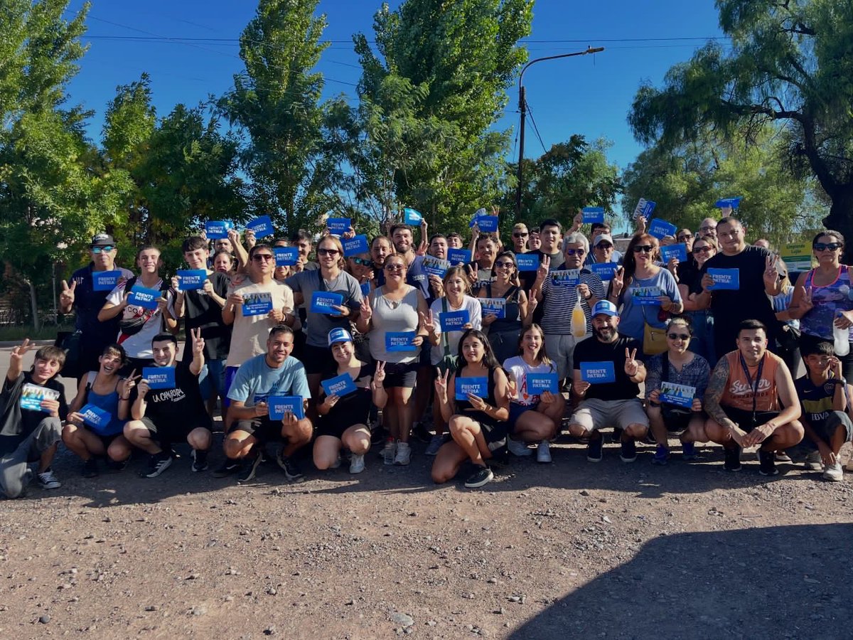 scalcopaloma's tweet photo. Recorrida en Perdriel 🚶🏻‍♀️

La inseguridad y el abandono de las calles es moneda corriente. Este 22 de febrero tenemos la posibilidad de hacer que las cosas empiecen a ser diferentes. 🇦🇷 

Largamos con todo ✌🏼 https://t.co/Pc1rRivvfw