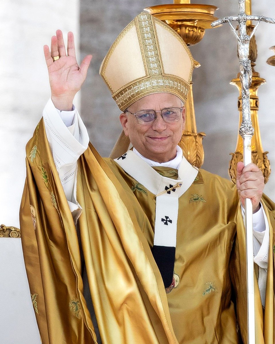 Sobre este hombre descansa una gran responsabilidad. El Espíritu Santo lo ha elegido, para ser el representante de Cristo en la tierra.

🙏 Detente un momento y ora un Padrenuestro por el Papa León XIV.