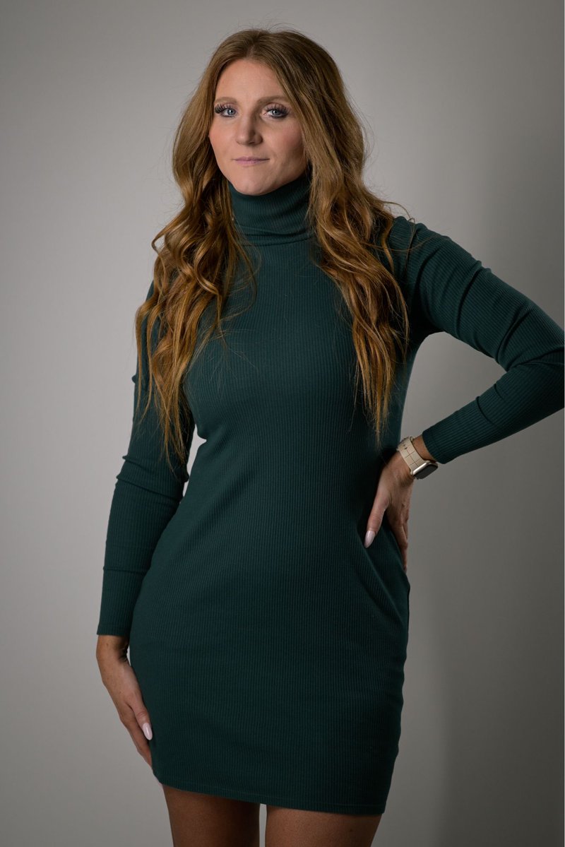 Positively_Step's tweet image. Modeling my short green dress.