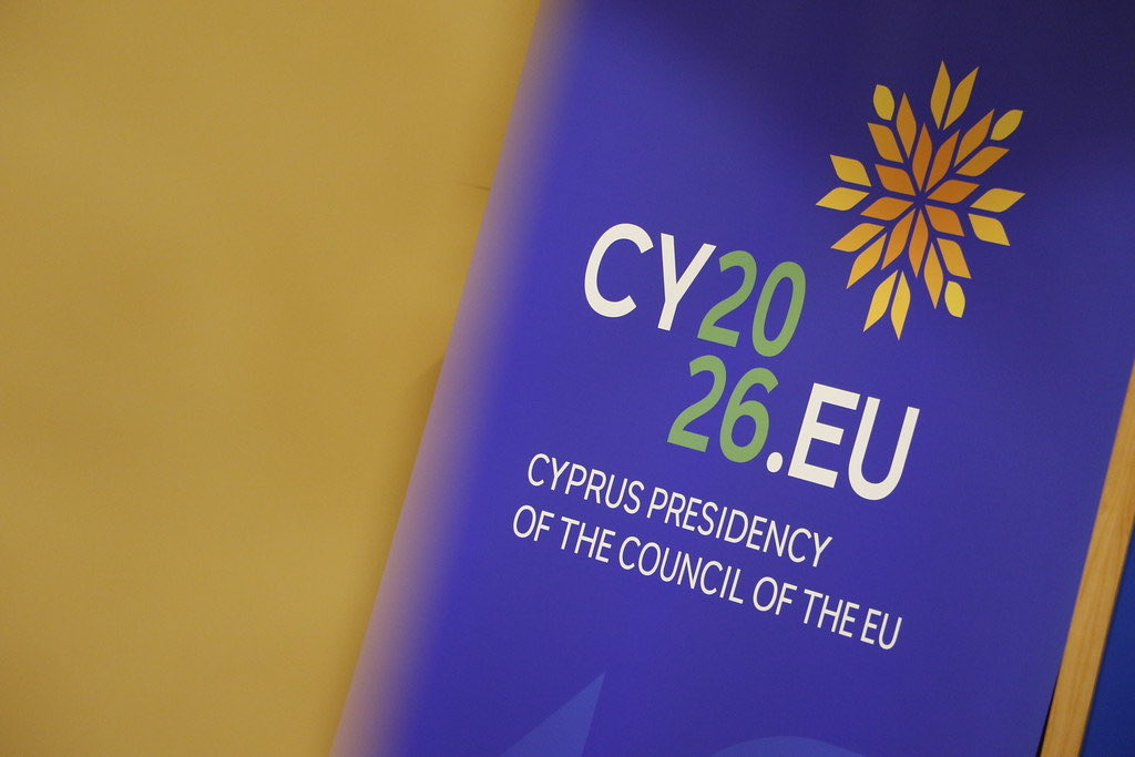 El embajador M. Ioannou presentó en Barcelona, en la sede de la <a href="/ComissioEuropea/">Comissió Europea 🇪🇺</a> y el <a href="/Europarl_CAT/">Parlament Europeu</a>, las prioridades de la Presidencia 🇨🇾 del <a href="/EUCouncil/">EU Council</a>, bajo el lema “Una unión autónoma, abierta al mundo”. #CY26EU