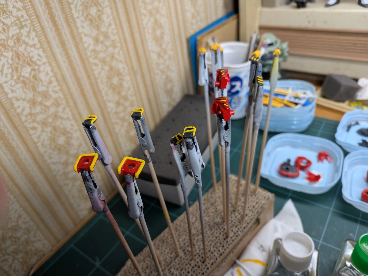 真夜中模活
塗装中🚧
黄色、一旦これでOKにしとこ🤔
もっと精進しなきやな〜
#HGGQuuuuuuX
#ガンプラ