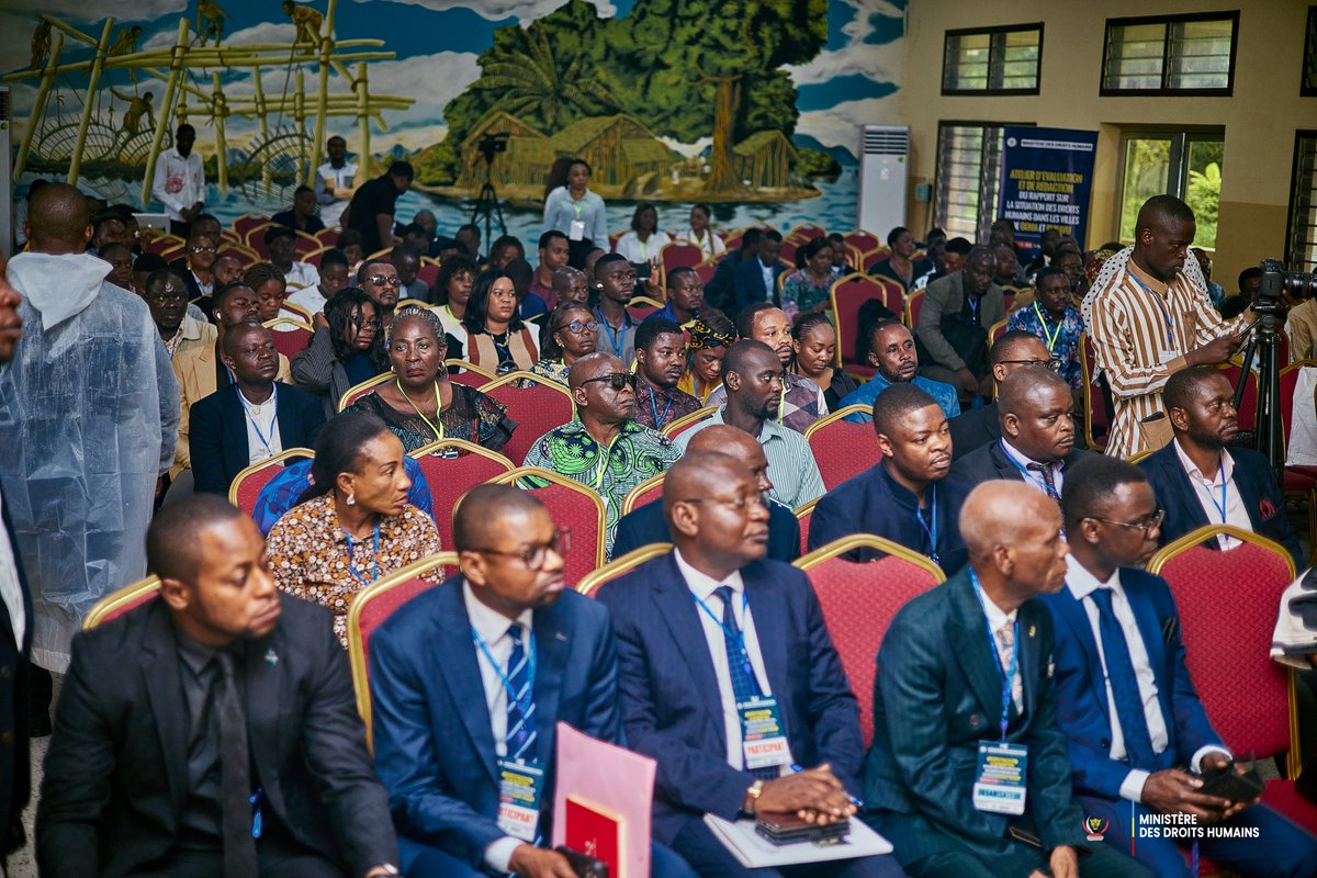 droitshumainscd's tweet photo. Son Excellence Samuel MBEMBA KABUYA a procédé, ce jeudi 29 janvier, au lancement officiel de l’atelier d’évaluation et de rédaction du rapport sur la situation des droits humains dans les villes de Goma et de Bukavu.

Dans son discours d’ouverture, Me Samuel MBEMBA KABUYA a félicité le Chef de l’État, Président de la République Félix-Antoine TSHISEKEDI TSHILOMBO, pour son implication dans le secteur des droits humains ainsi que la Première Ministre Judith TULUK A pour la matérialisation de cette vision. Il a indiqué que par ces exactions, le Rwanda viole notamment le droit international humanitaire et a rappelé que les travaux lancés ce jour permettront de produire un document reprenant tous les cas de violations des droits humains perpétrées par Kigali sur le sol congolais depuis le mois de janvier 2025 jusqu'à ce jour.

Cet atelier lancé ce jour réunit des experts du Ministère des Droits humains, des représentants des organisations de la société civile ainsi que d’autres acteurs engagés dans la promotion et la protection des droits fondamentaux en République démocratique du Congo.

Il a connu la participation du président de la CNDH, du Vice-ministre de l'Intérieur, du président de l'ONG Nouvelle Société civile ainsi que le délégué de l'ACAJ.

Il sied de noter que ces travaux se dérouleront sur une durée de dix jours, soit du 29 janvier au 07 février 2026.