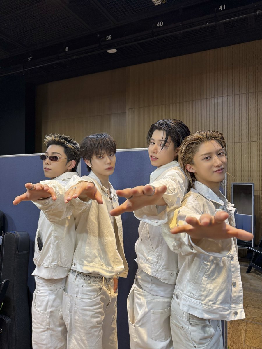 SG BOYZ                                             4SHO BOIZ