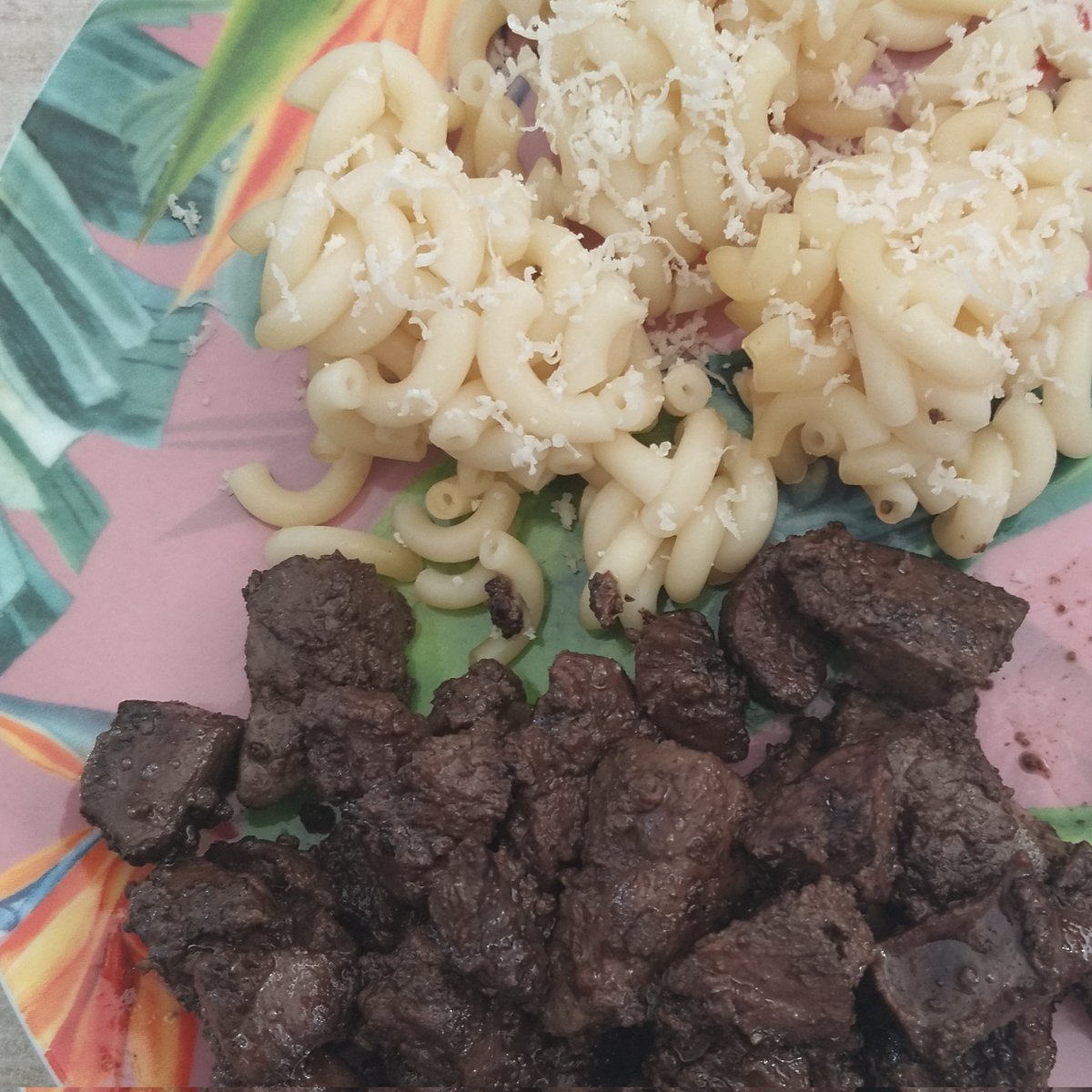 En attendant d'avoir suffisamment de temps devant moi pour cuisiner les recettes partagées par <a href="/A_de_Faletans/">Amaury de Faletans</a> , <a href="/JoelleRouchon/">Joelle R #D 🐞 🚜 🐎 🏹</a> et <a href="/FrancAller_info/">Franc Aller</a> je fais du simple, du classique et rapide avec huile, poivre, moutarde et son accompagnement de coquillettes &amp; parmesan 😘