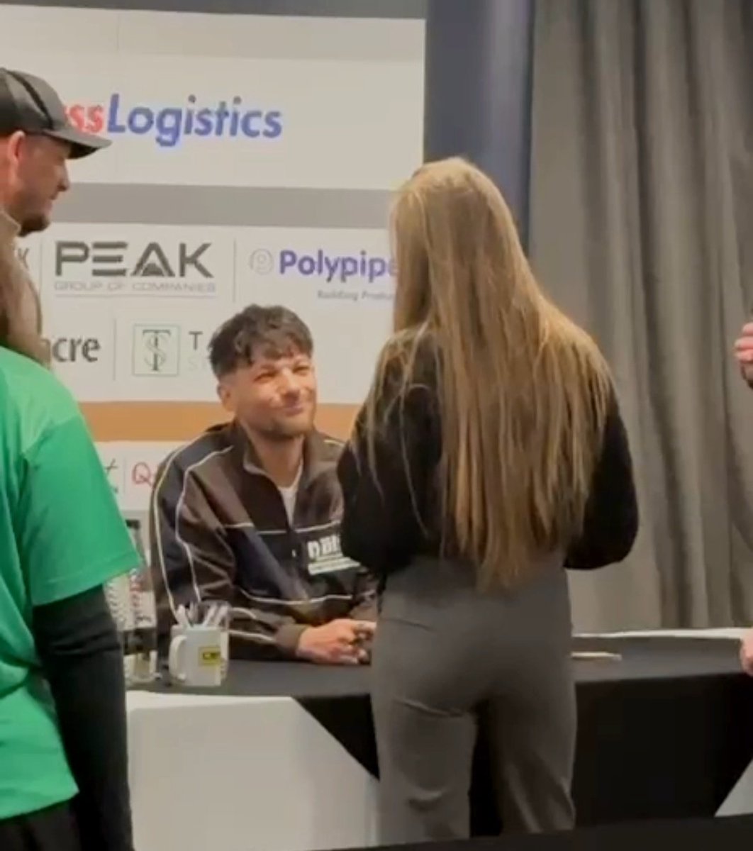 ale ◟̽◞̽ ꩜ ? 🍋 - will see Ari tweet media