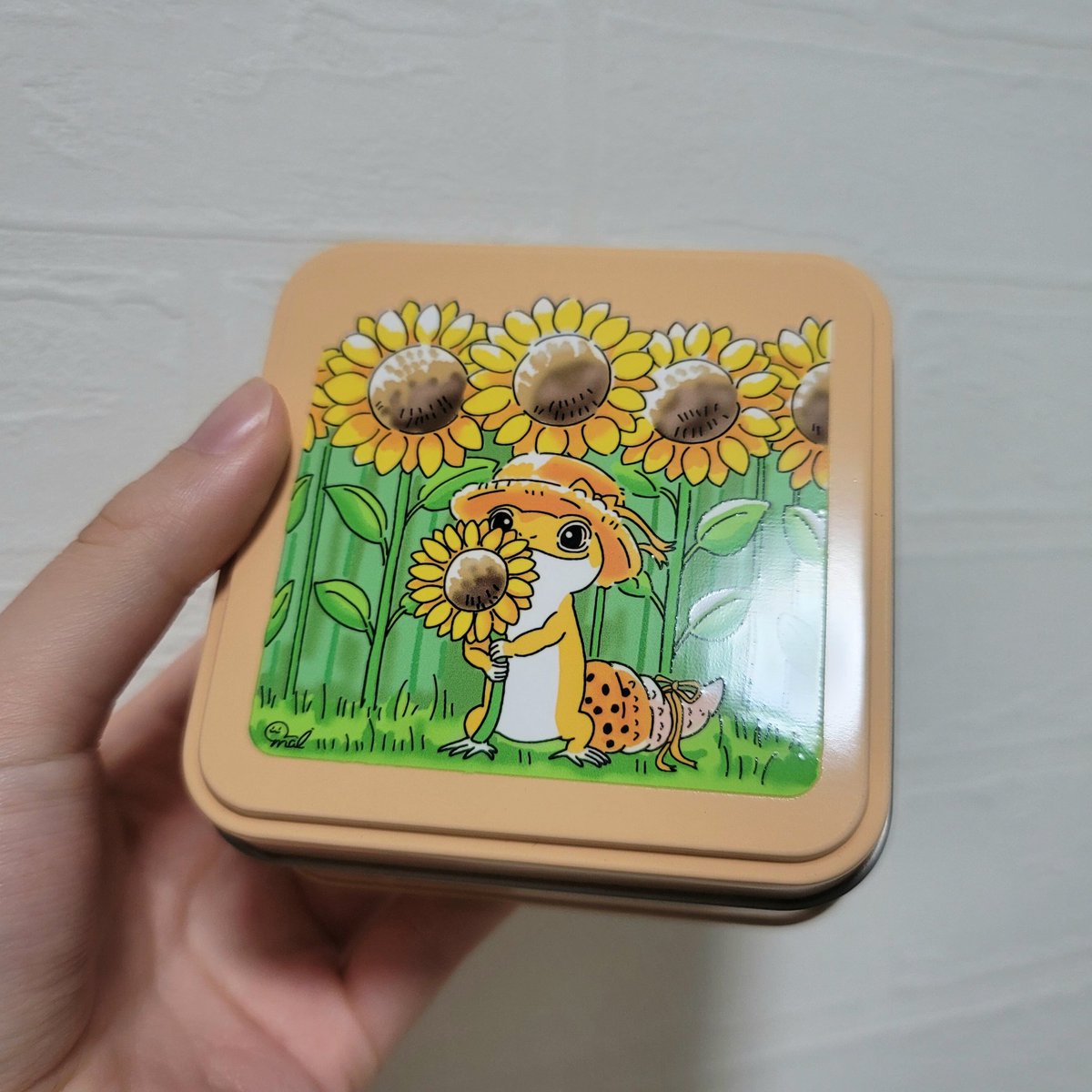 Lea1003_leopa's tweet photo. 🎁バレンタインプレゼント企画🎁
こちらのスクエア缶を抽選で2名様にプレゼント🥳🥳🥳
(※中身は空です！お菓子などは入ってません！😂)
応募方法の詳細など、画像2枚目を必ずご一読の上ご応募お願いいたします😌
沢山のご参加お待ちしております🙌🏻💕 https://t.co/MbcyfJvXUt