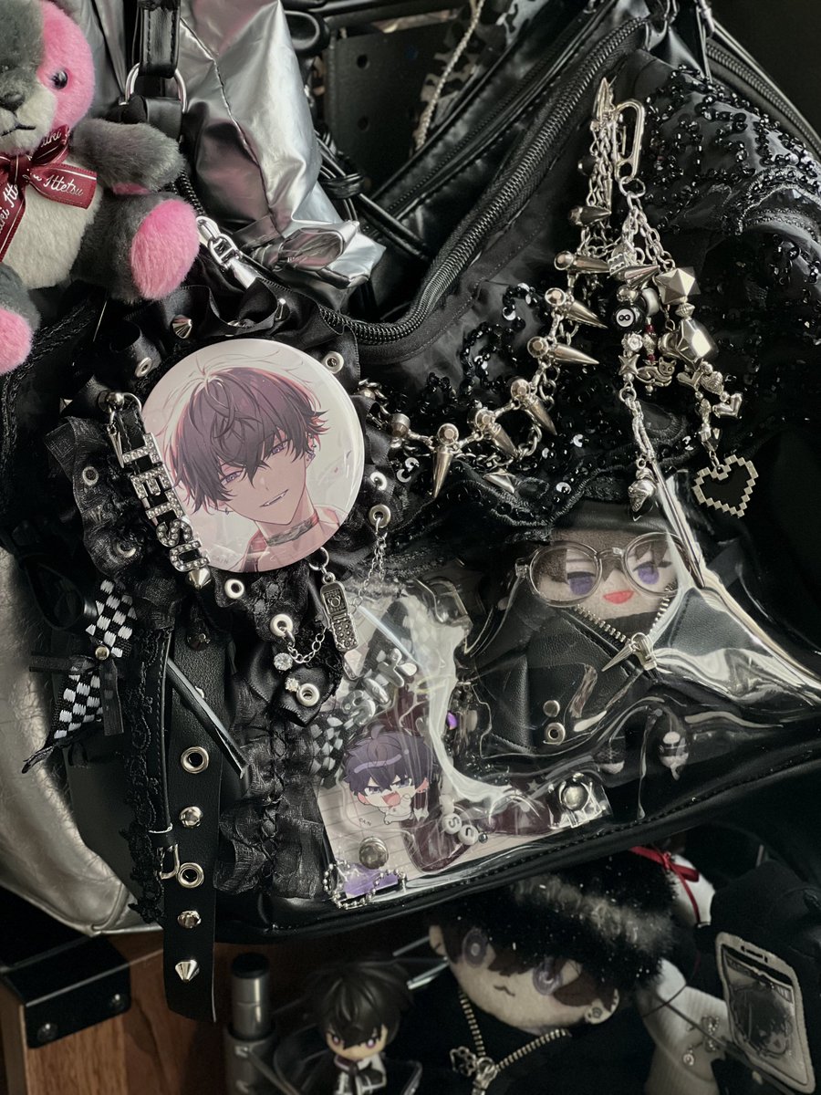 kyunyuk. きゅにゅく　センターパーツ　箔押しリボン 🔍⛓️ ⟡.·バックにつけるとこんな感じです。