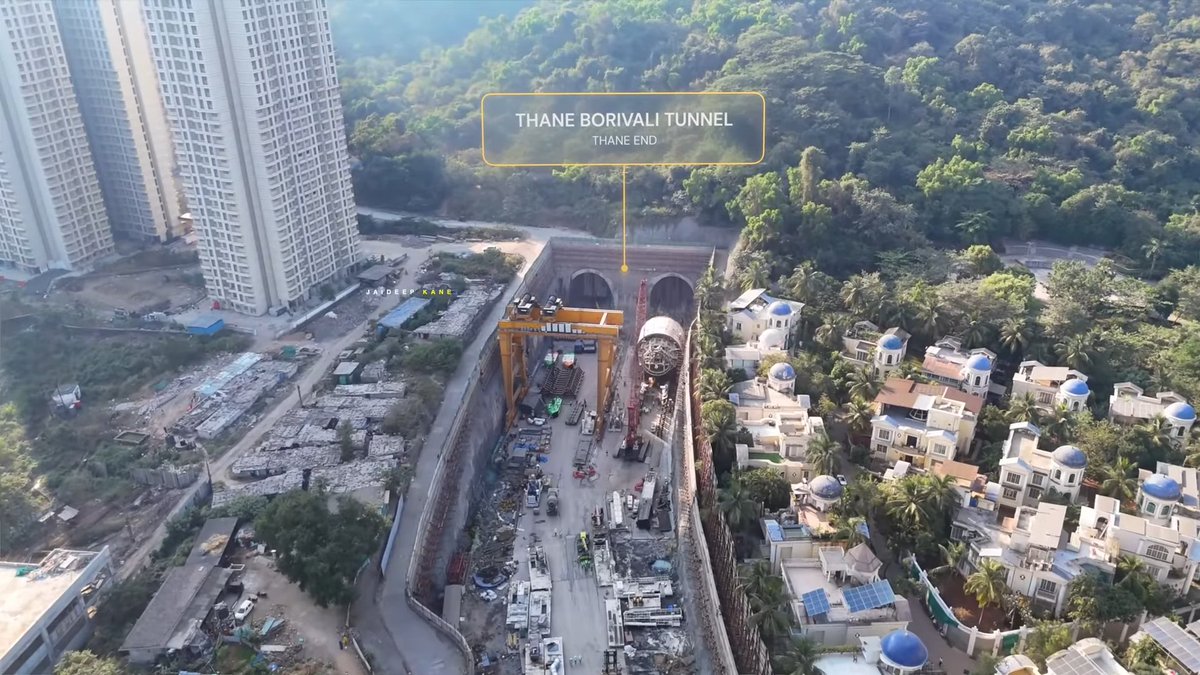 IndiaInfra02's tweet photo. India's longest urban tunnel project: Thane–Borivali 6 lane twin tunnel. 
Total length 11.84 km. Tunnel length 10.84 km with 1 km approach road. 1 out of 4 TBMs is in the final stage of assembly. Deadline 2028. (📹Jaideep Kane) https://t.co/ezUW7rlc48