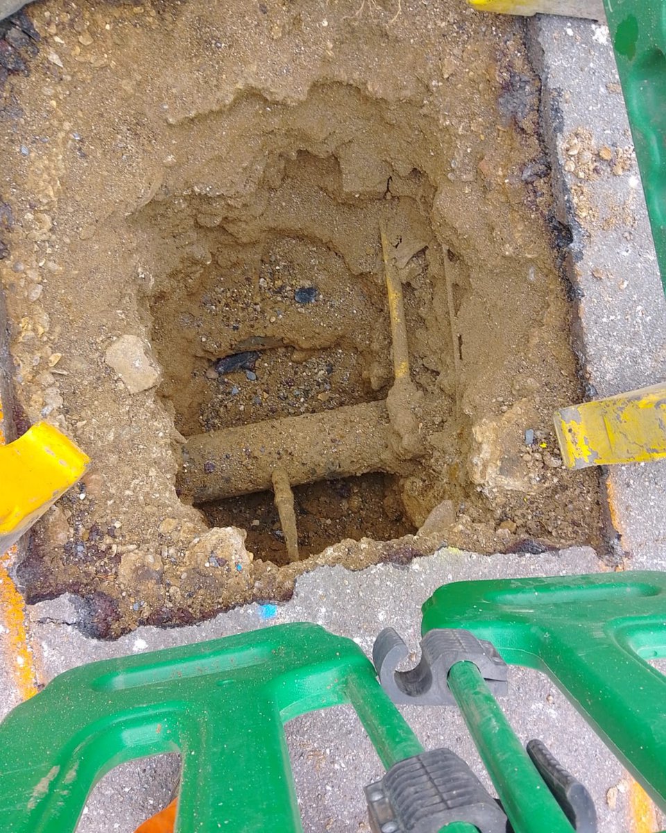 uk_cse's tweet photo. ⚡ Exposing gas mains in Berkshire with care and expertise – supporting our valued customers every step of the way 🚧

Let’s see how we can support you:
📞 0118 332 0002
📧 info@cse-uk.co.uk https://t.co/d2I5ajBH2C