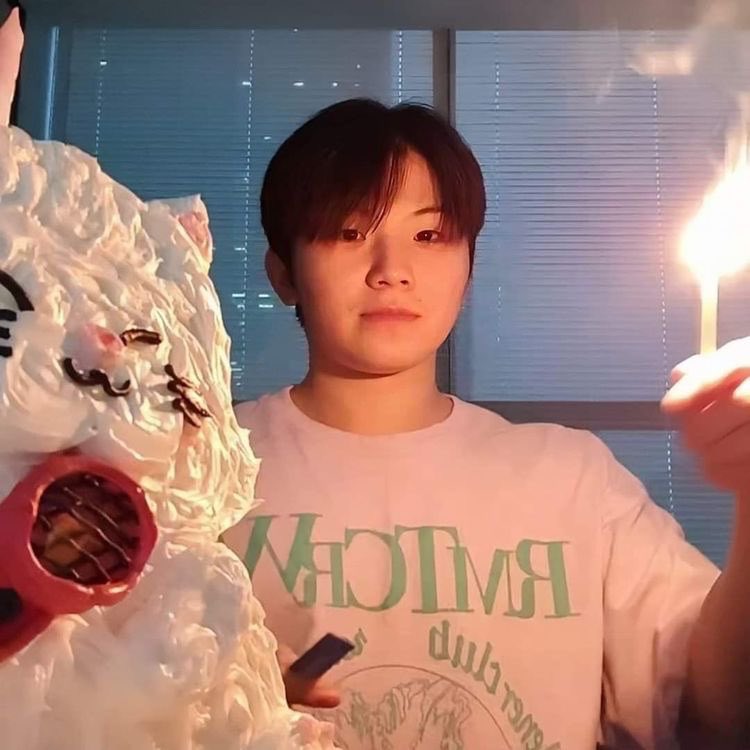 prayer circle:

                    🕯      🕯
        🕯                                🕯
                   
    🕯️        jicheol selca     🕯
                  
         🕯                               🕯
                     🕯       🕯