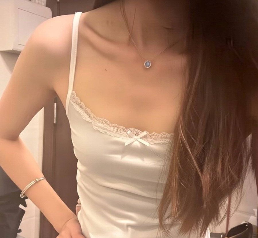 tomoko522251's tweet photo. 実際会うってなったらまな板が来ますがどうですか？  

①むしろ好き
②無理だろ https://t.co/xUiffT6Wv5