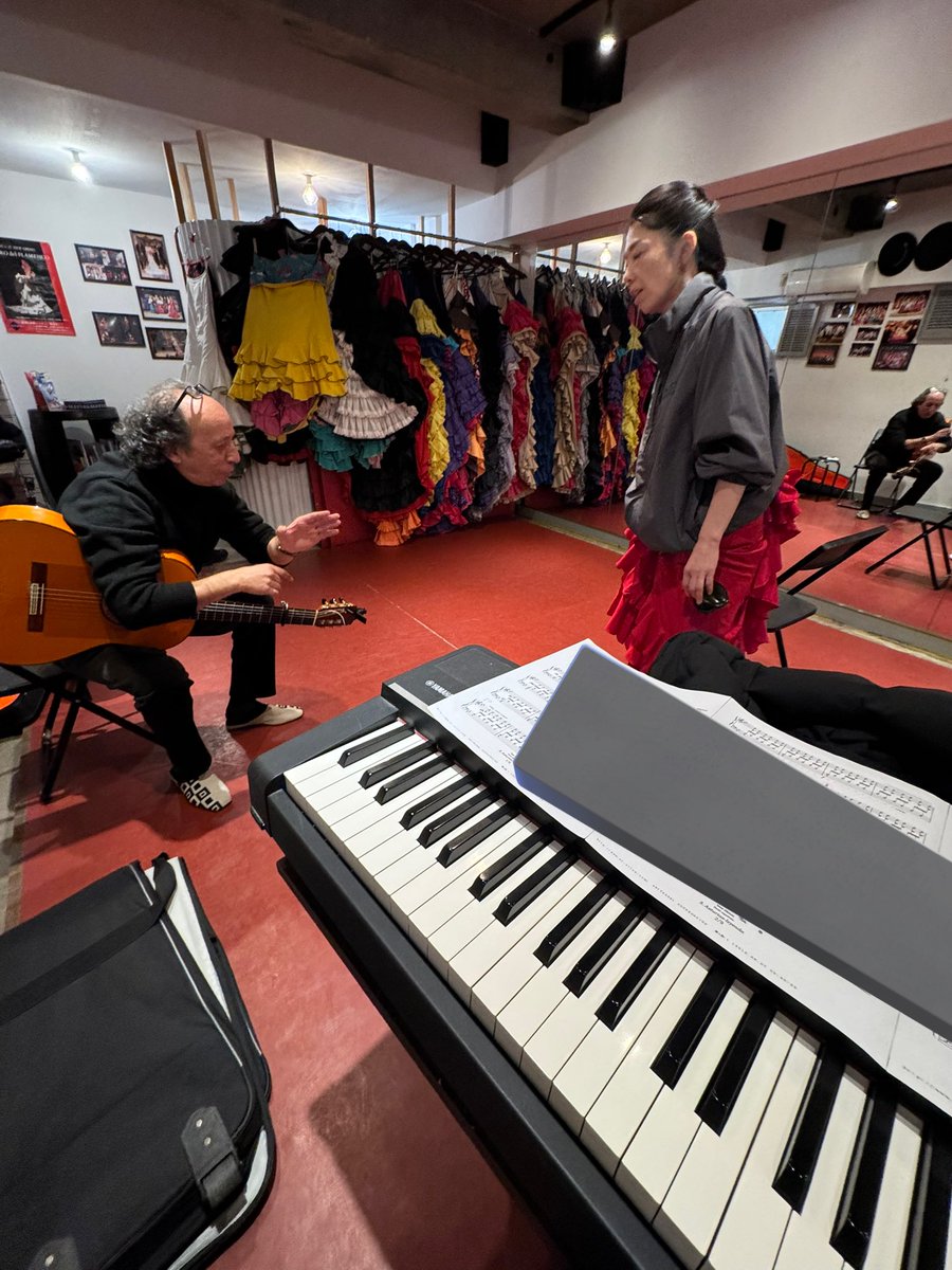 あの名曲がすごい大作になった🇪🇸
エミリオにこの作曲家や曲の背景を
詳しく聞いて改めてこの曲が
好きになったし目から鱗だった🥸
素晴らしいディレクションで構成され、まさかの11分強❗️テアトル並み🎭
2/19@アルハムブラで初披露💃
Baile y Guitar y Piano
是非ご覧頂きたい作品です。