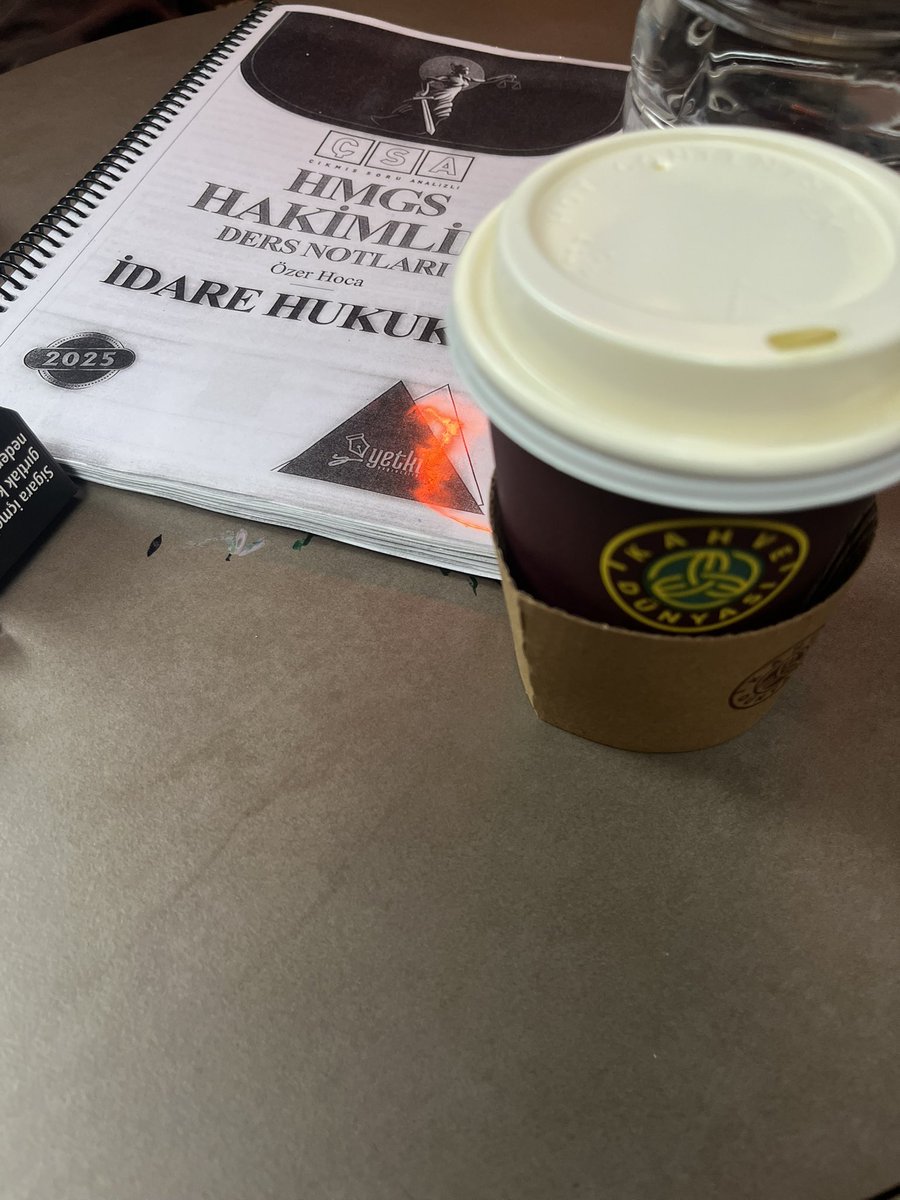 Recoka10's tweet photo. nişantaşı
kahve dünyası fıstıklı latte
idare hukuku
neşşedir haa!! https://t.co/sHPoYKS1Iu