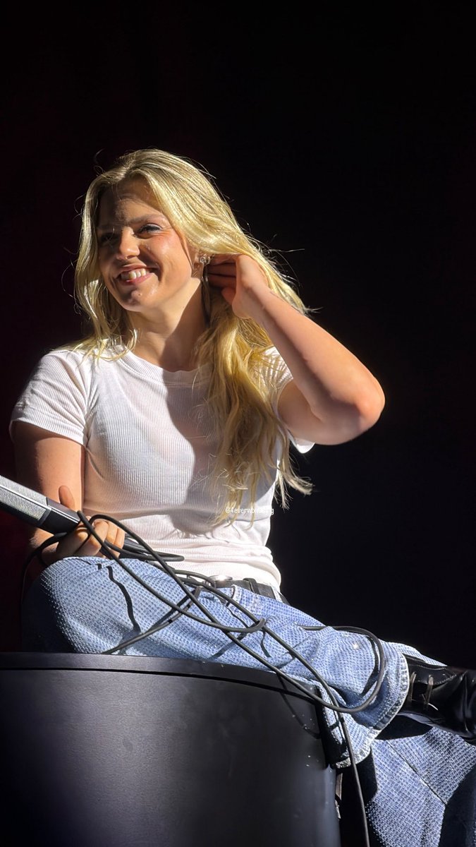 SMILEY PRETTY GIRLLLL