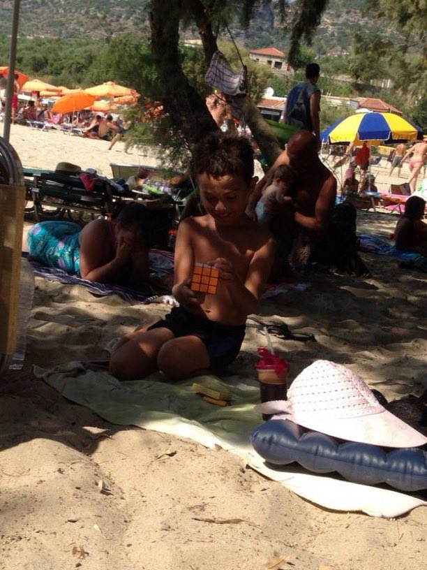 Strataataa's tweet image. So I find an unsolved rubix cube, I take it and solve it when nobody's looking then I put it back and just watched 😂😂