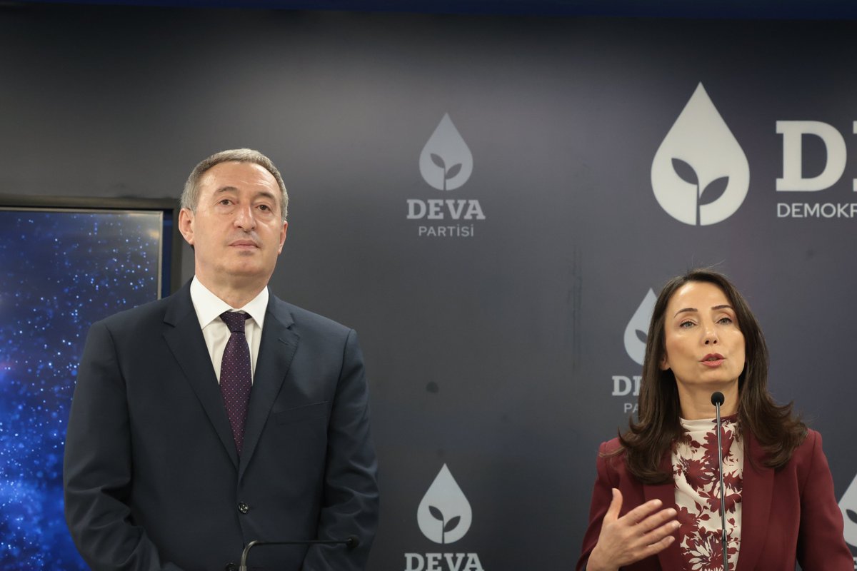Eş Genel Başkanlarımızdan DEVA'ya ziyaret: Suriye'nin barışını inşa etme konusunda hep birlikte elimizi taşın altına koyalım

Eş Genel Başkanlarımız Tülay Hatimoğulları ve Tuncer Bakırhan ile Grup Başkanvekillerimiz Gülistan Kılıç Koçyiğit ve Sezai Temelli, DEVA Partisi Genel