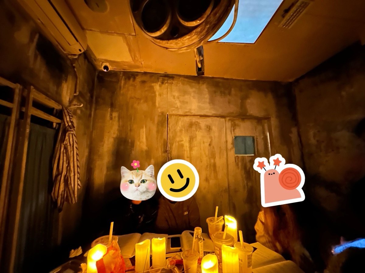 michael94219713's tweet photo. 刚刷完《月光下的救赎》！全员反串+反转到鸡皮疙瘩，DM控场绝了，最后沉浸环节直接破防 凶手藏得太深，线索卡埋得超细节，结束还在和队友复盘半小时…想玩的速冲！ https://t.co/WqrokPDSKN