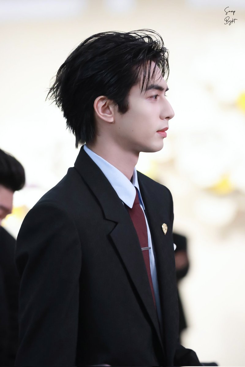 หล่อมากค้าบบบ

#ซ่งเวยหลง
#SongWeilong
#宋威龙 #Gucci
#GucciCentralEmbassy