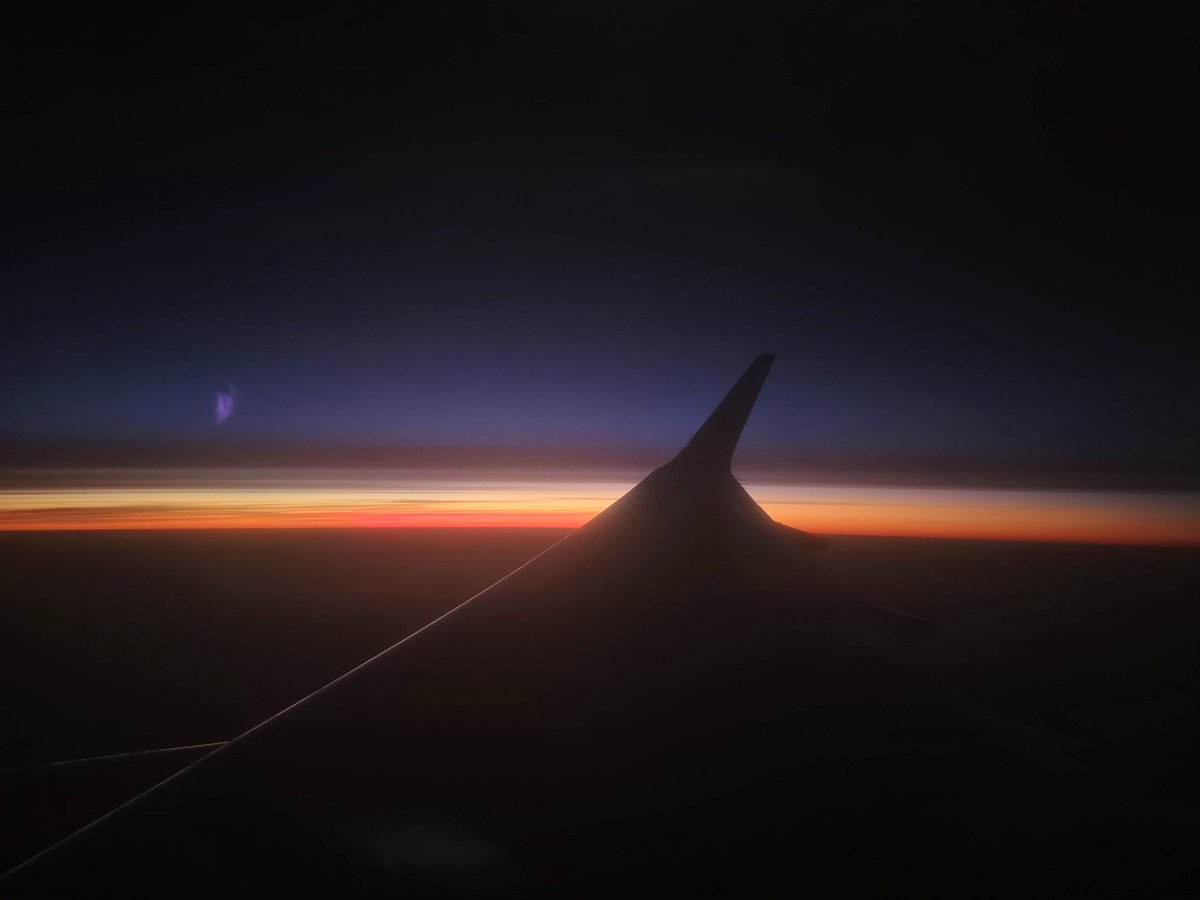 Tawan_V's tweet image. จากบนเครื่องบิน 🧡💙