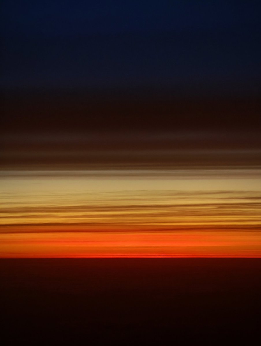 Tawan_V's tweet image. จากบนเครื่องบิน 🧡💙