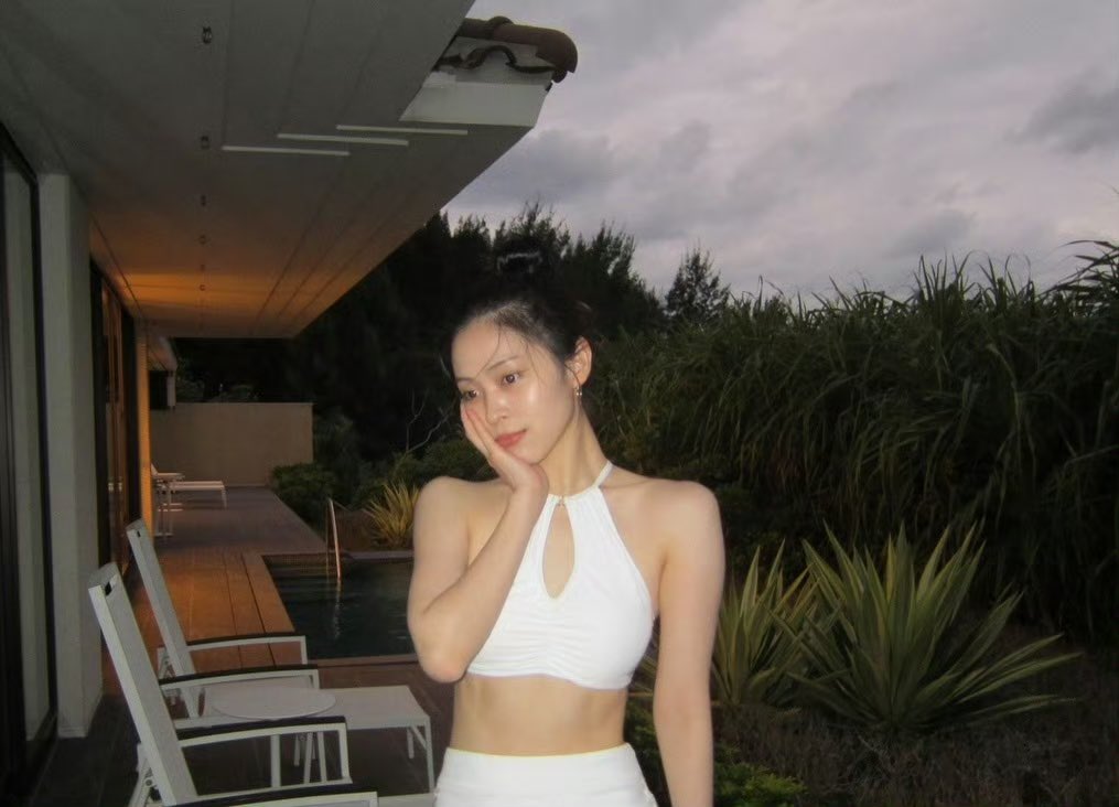 SWIMSUIT AND THE ABS OMG RYUJIN???