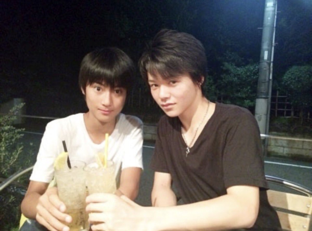 hayate_i_1012's tweet photo. しむ兄誕生日おめでとう🎂
こちら僕のお気に入りの12年前のツーショです https://t.co/5dc7MbtB1S